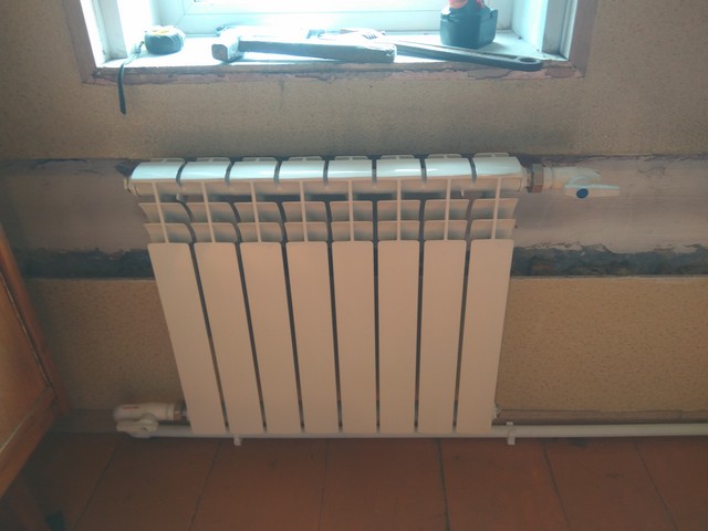 Установка радиатора отопления